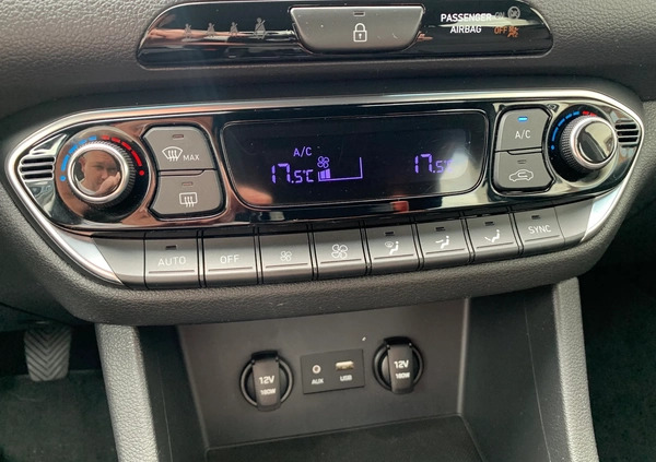 Hyundai I30 cena 46900 przebieg: 74800, rok produkcji 2018 z Września małe 137